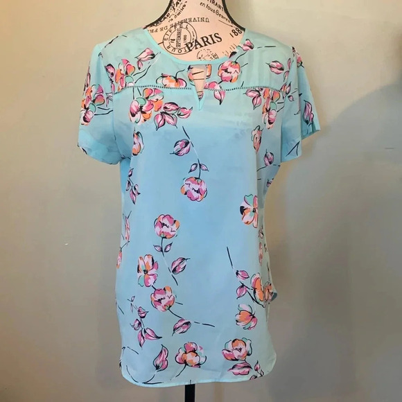 Van Heusen Short Sleeve Flowered Summer Blouse Top Women’s Medium Light Blue - Picture 1 of 6